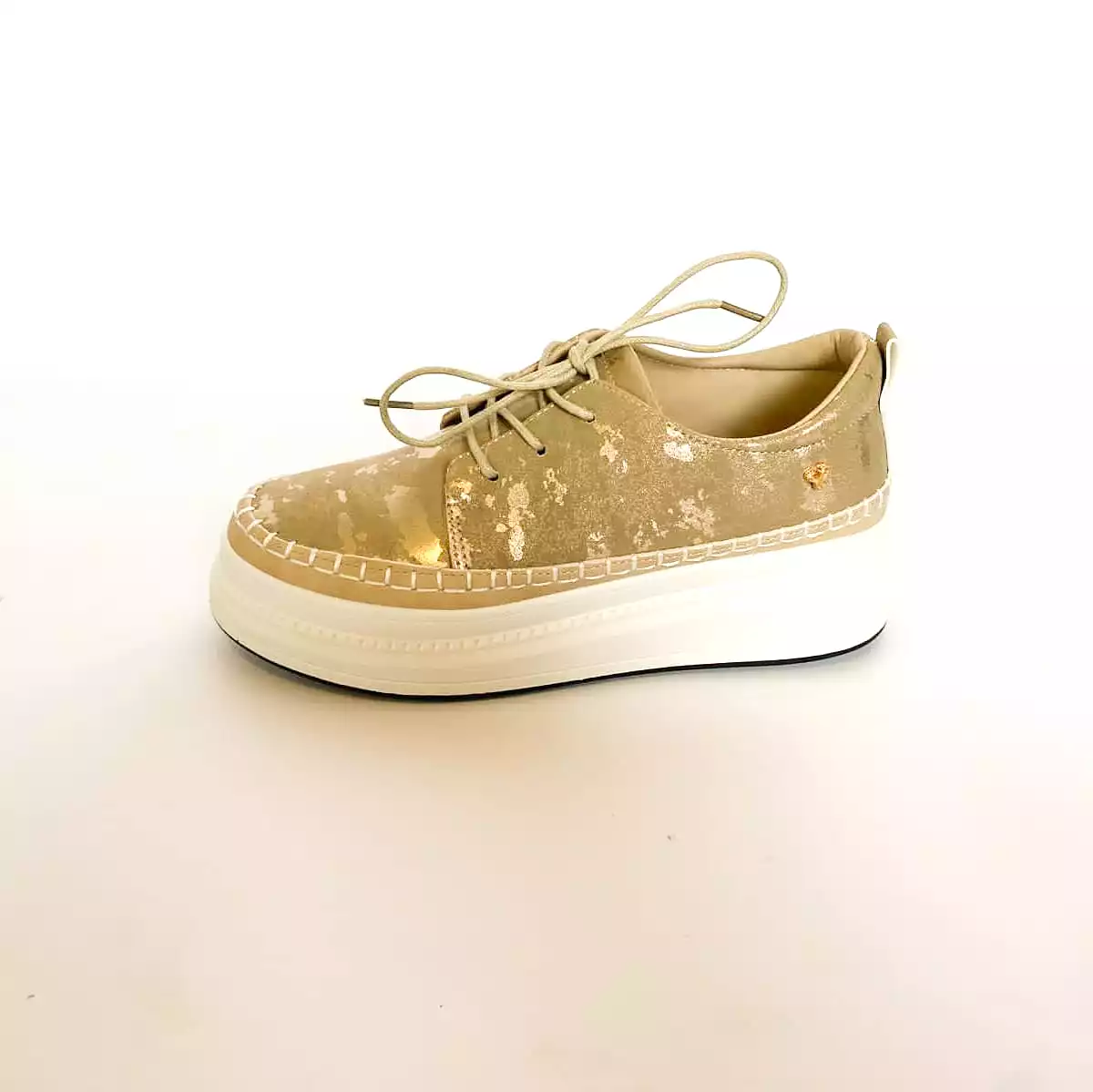 Butterfly Senhora 14 gold laceup sneaker