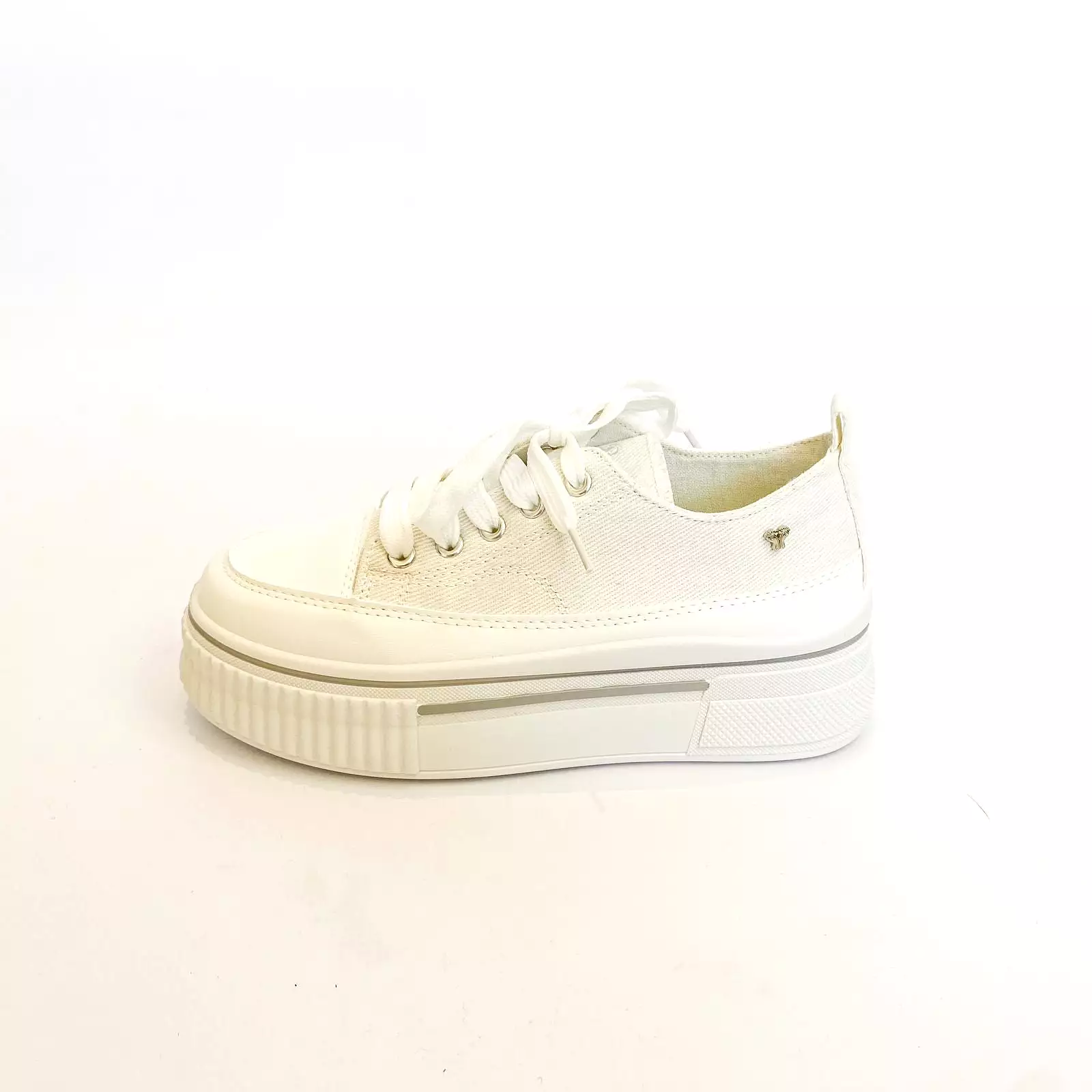 Butterfly white verge 1 platform sneaker