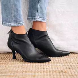 Lara boots - black