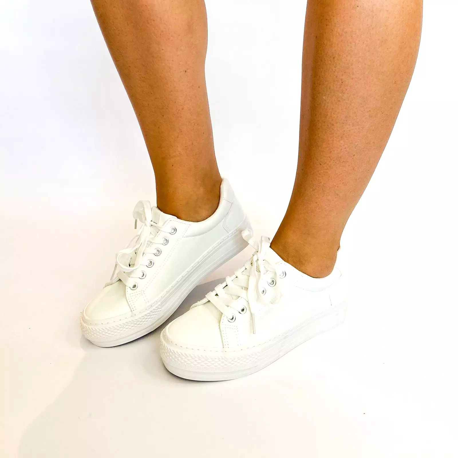 Savoy white lace up sneaker