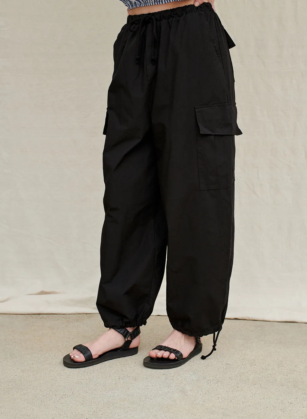 Structured Poplin Drawstring Cargo Pant in Black